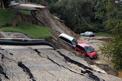 File:Hurricane Gaston landslide damage.jpg - Wikimedia Commons