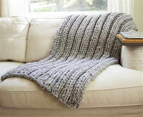 Chunky Rib Stitch Knit Blanket Pattern | SimplyMaggie.com