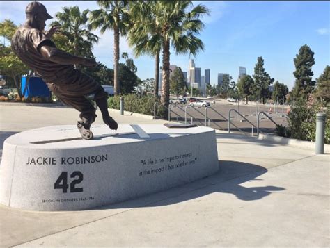 Dodgers Unveil Jackie Robinson's Statue - CaliSports News