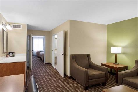 Fayetteville AR Hotel Photo Gallery | Comfort Inn & Suites Fayetteville