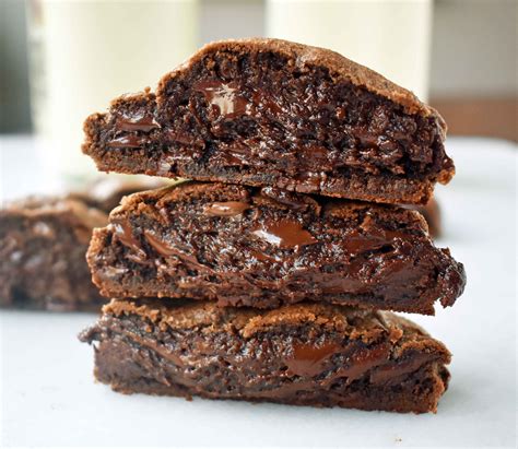 Levain Bakery Dark Chocolate Chocolate Chip Copycat Cookies | Modern Honey