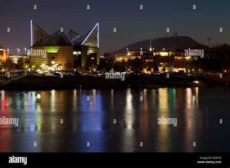 View of Chattanooga, Tennessee skyline at night Stock Photo - Alamy