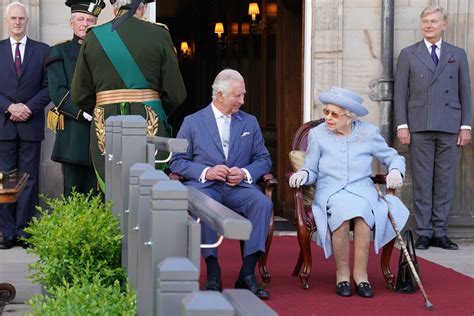 The Queen jokes with Duke of Buccleuch at Reddendo parade in Scotland | Radio NewsHub