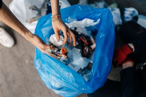 Wow 182,7 Miliar Kantong Plastik Dipakai di Indonesia Setiap Tahun