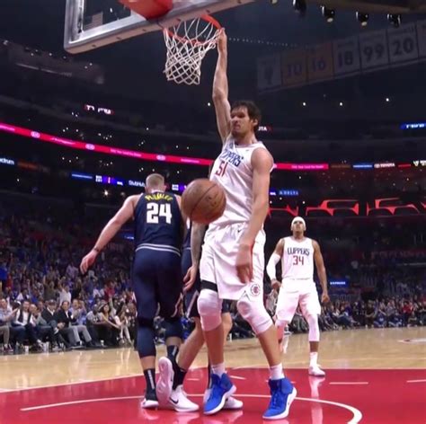 Boban Marjanovic dunked without even jumping, then broke the rim… › LEAGUEALERTS