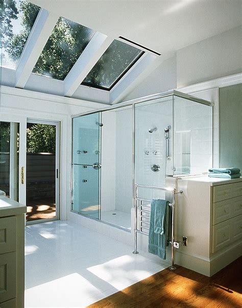 23 Gorgeous Bathrooms that Unleash the Radiance of Skylights