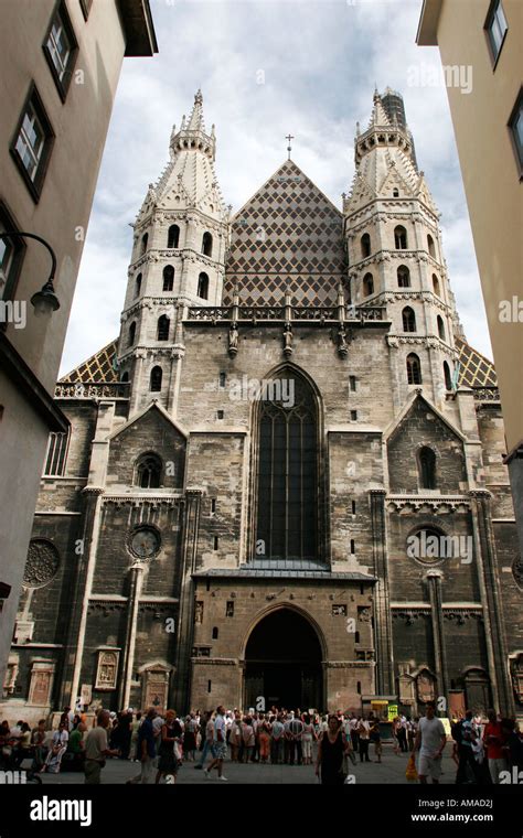 Saint stephan church hi-res stock photography and images - Alamy