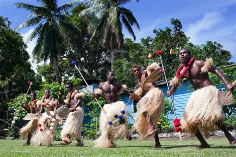 Total immersion in traditional Fijian dances and songs - Jean-Michel ...