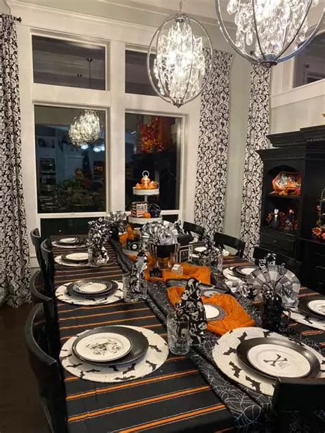 18 Spooky Halloween Tablescapes Ideas | Munchkins Planet