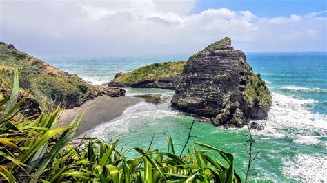 All You Need to Know About Auckland's Famous Piha Beach