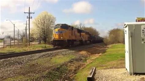 Union Pacific SD70M horn show. - YouTube