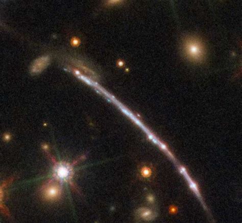 Hubble captures a dozen Sunburst Arc doppelgangers