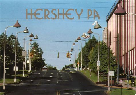 🍫Hershey, PA has the coolest street lights.....they are shaped like Hershey Kisses.