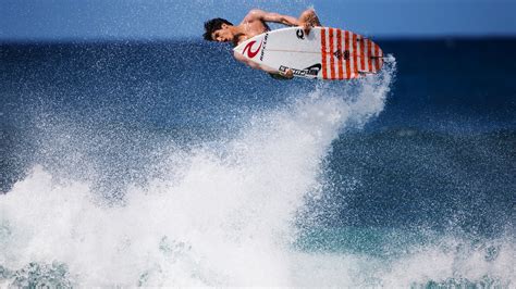 Gabriel Medina, Jordy Smith into Real Surf Final