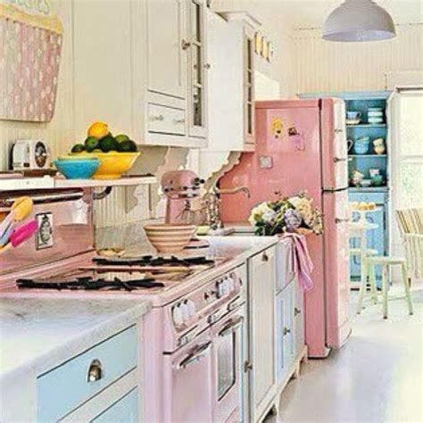 Kitchy kitchen - Kitchy kitchen in 2020 | Shabby chic kitchen cabinets ...