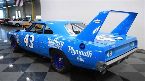 This 1970 Plymouth Superbird Richard Petty Replica Is Pure Nostalgia ...