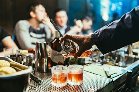 Top 12 Best Cocktail Making Classes In London (2022 Update)