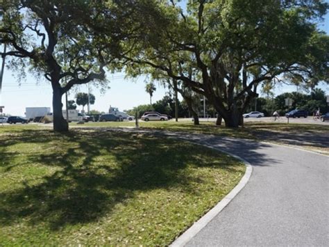 Bayshore Trail, Clearwater FL Biking Connector. E-Z Map, Photos.