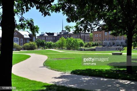 29 Illinois Institute Of Technology Academic Campus Stock Photos, High ...