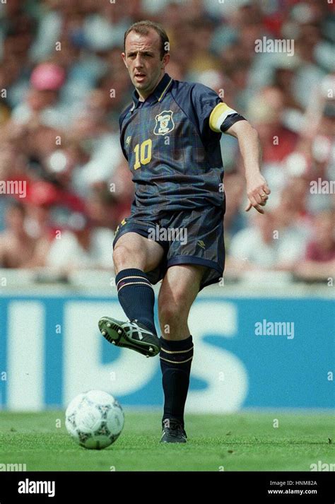 GARY MCALLISTER SCOTLAND & LEEDS UNITED FC 18 June 1996 Stock Photo - Alamy