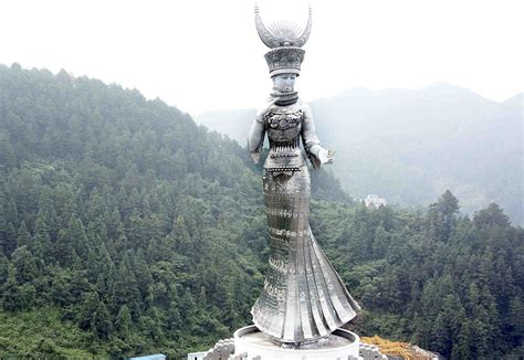 Giant statue comes under fire online - Chinadaily.com.cn