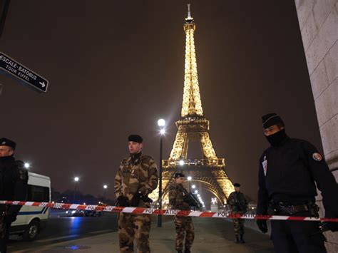 Eiffel Tower evacuated after bomb threat | Inquirer News