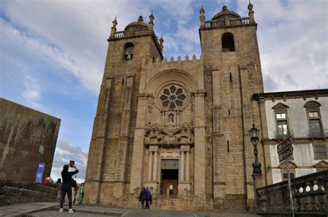 Premium Photo | Porto cathedral in porto center