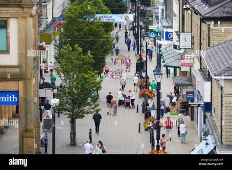 Cambridge Street shops Harrogate Main shopping centre town street busy ...