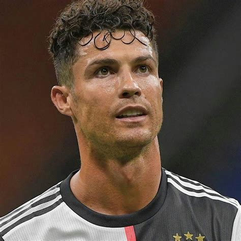 Pin de Abeer em ronaldo | Cristiano ronaldo, Barba e cabelo, Penteado masculino cabelo grande