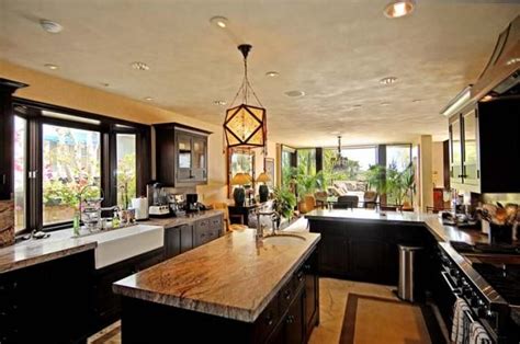 Goldie Hawn mansion | Goldie Hawn’s house in Malibu | Celebrity Cribs ...