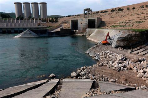 Iraq: Mosul Offensive on ISIS Comes as Dam Threatens City | Time