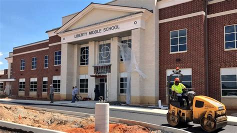 Liberty Middle School opens to students for first time | WSET