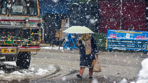 Kashmir embraces heavy snowfall, Kashmir snowfall