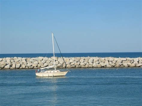 Winthrop Harbor, IL : North Point Marina - Sail boat leaving the harbor ...