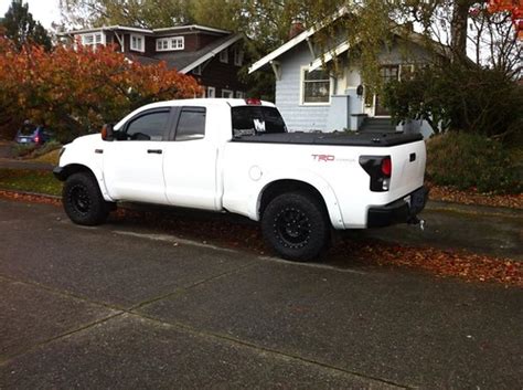 Black Folding Truck Bed Cover on White Toyota Tundra | Flickr