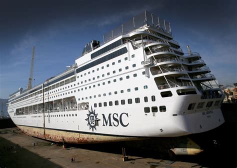 MSC Armonia Cut In Two! – MSC Cruises Renaissance Project – CruiseMiss.com