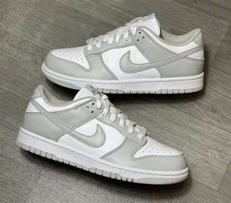 カテゴリ NIKE - NIKE WMNS DUNK LOW "PHOTON DUST"ダンクの通販 by sumika2111's shop｜ナイキならラクマ ウィメンズ