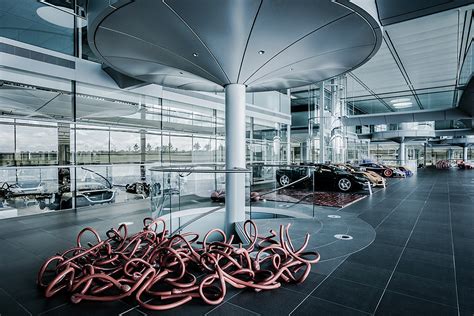 Stunning McLaren headquarters in England (28 pictures) | Memolition