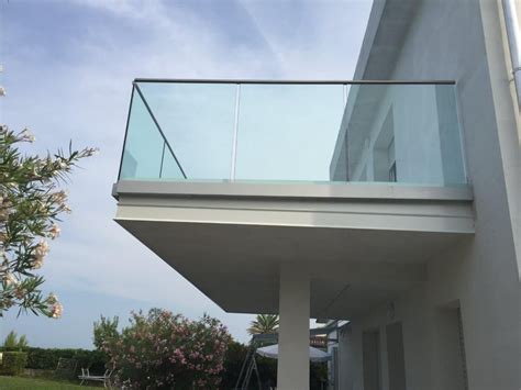 Glass railings for the balconies of a splendid seaside villa - Colcom Group