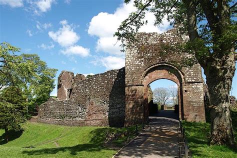 Old Cumbria Gazetteer, Egremont Castle, Egremont