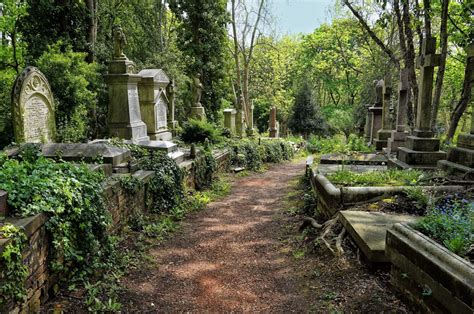 10 of the World's Most Beautiful Cemeteries Worth Visiting