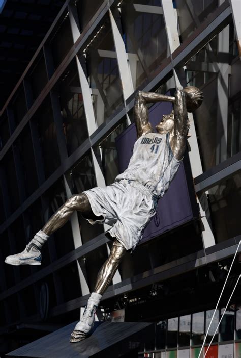 Lakers offer praise, reminisce about Dirk Nowitzki after statue ...