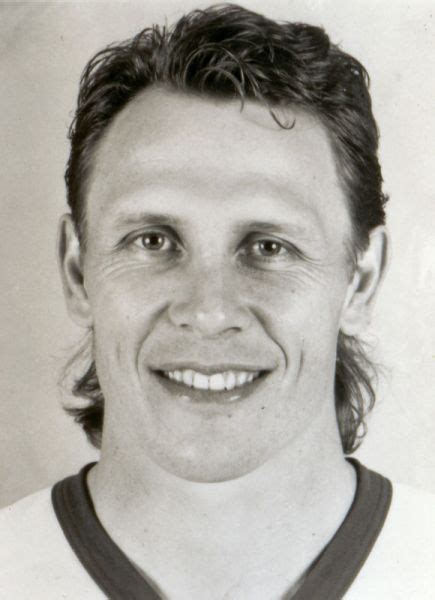 Player photos for the 1992-93 New York Islanders at hockeydb.com