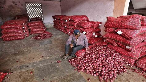 Retail onion price up 57 pc; Centre steps up buffer onion sale to ...