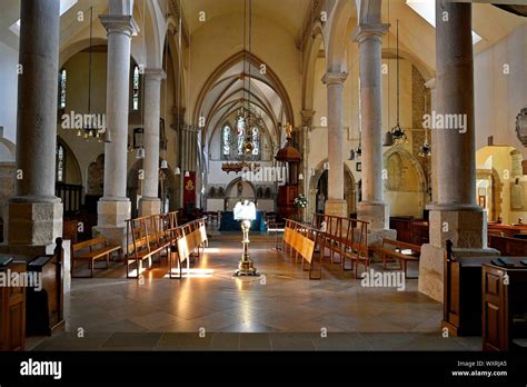 Portsmouth Cathedral Interior Stock Photo - Alamy