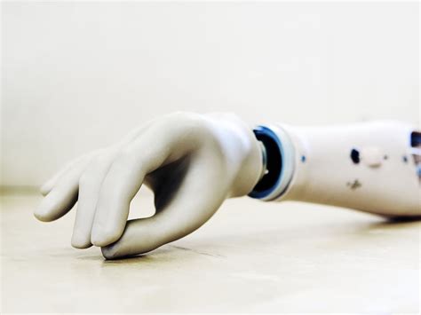 Prosthetic hand feels: Research team that has developed a new ...