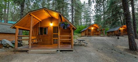 Deluxe Cabin (Full Bath with Shower), Patio Pictures - Leavenworth / Pine Village KOA Holiday ...