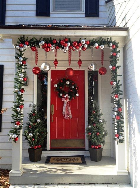 25 Amazing Christmas Front Porch Decorating Ideas - Instaloverz