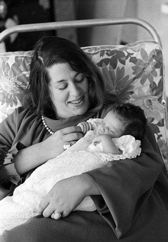 Cass Elliot | Mama' Cass Elliot and her daughter Owen circa 1967 | Mama Cass x | Pinterest ...