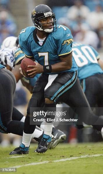 Quarterback Byron Leftwich of the Jacksonville Jaguars looks to make ...